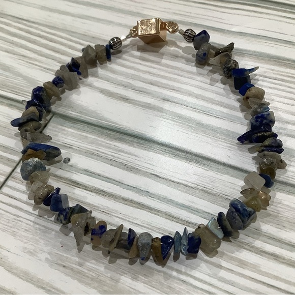 Handmade blue lapis and gemstone bracelet - Picture 2 of 4